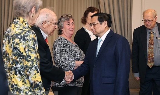 Thủ tướng Phạm Minh Chính tiếp bạn bè Mỹ ủng hộ nạn nhân da cam. Ảnh: TTXVN