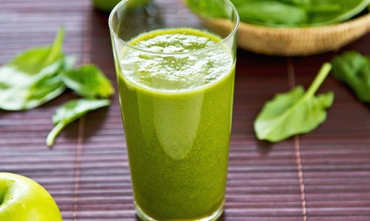 Nước trái cây xanh chứa rất nhiều chất dinh dưỡng tốt cho tim mạch. Ảnh: Eatthis