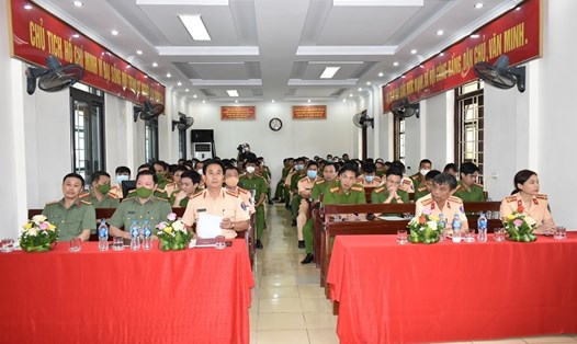 Công an tỉnh Ninh Bình tổ chức tập huấn nghiệp vụ công tác đăng ký xe ôtô, môtô cho lực lượng CSGT cấp huyện, thành phố và Công an cấp xã trên địa bàn tỉnh Ninh Bình. Ảnh: NT