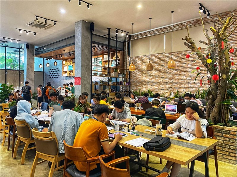 Xu Hướng Người Trẻ Tìm Đến Quán Cà Phê: Không Gian Làm Việc Thiết Thực