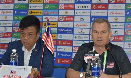Huấn luyện viên trưởng U23 Malaysia Bradley Maloney tỏ ra khá kiệm lời khi nói về U23 Việt Nam. Ảnh: T.D