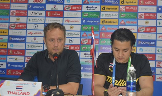 Huấn luyện viên trưởng U23 Thái Lan Alexandre Polking trả lời họp báo sau trận đấu. Ảnh: T.D