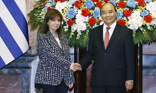 Chủ tịch nước Nguyễn Xuân Phúc và Tổng thống Hy Lạp Katerina Sakellaropoulou. Ảnh: TTXVN