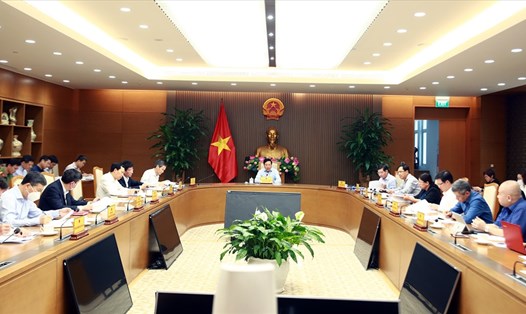 Phó Thủ tướng Thường trực Chính phủ Phạm Bình Minh chủ trì cuộc họp với 9 bộ, ngành có tốc độ giải ngân chậm hơn so với mặt chung cả nước - Ảnh: Hải Minh