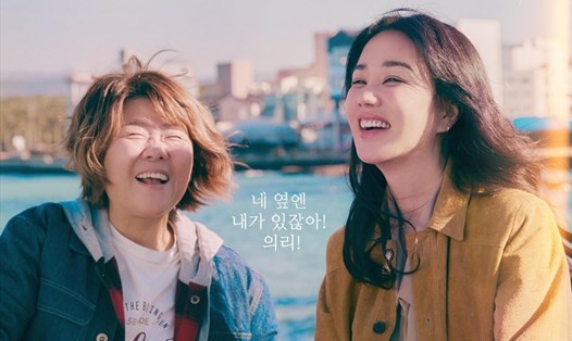 Cặp bạn thân trong “Our Blues”. Ảnh: Poster tvN.