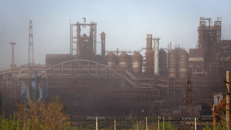 Ukraine orders the fighters at the Azovstal steel plant to surrender