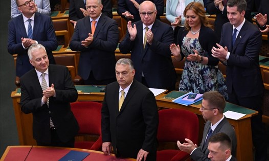 Thủ tướng Hungary Viktor Orban (giữa) tuyên thệ nhậm chức ngày 16.5.2022. Ảnh: AFP