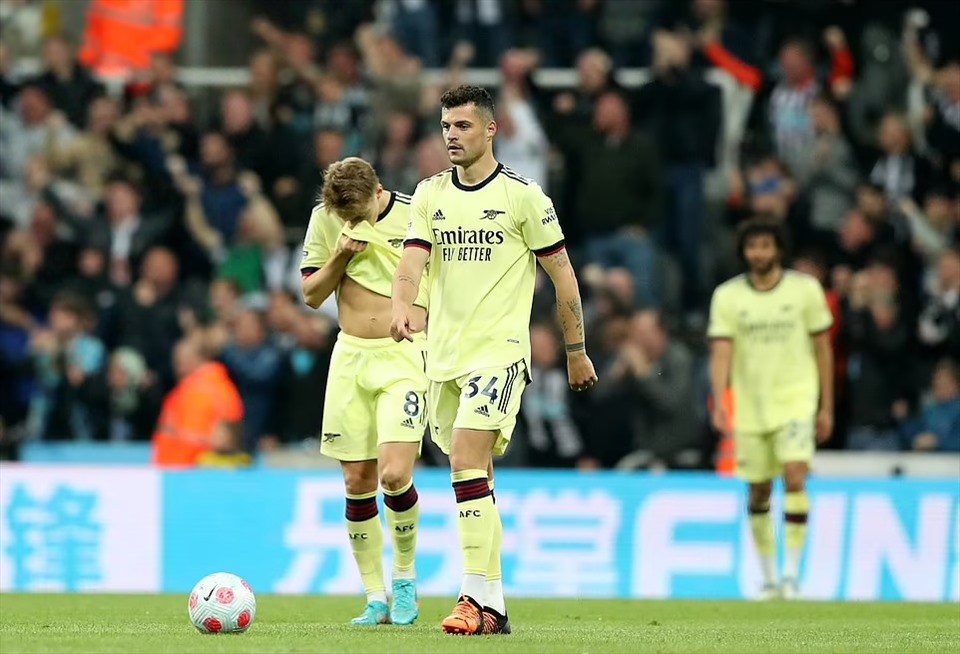 Arsenal mất quyền tự quyết: Vé Champions League chỉ là điều hão huyền