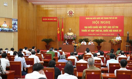 Đại biểu Quốc hội thành phố Hà Nội tiếp xúc cử tri quận Hoàng Mai, huyện Gia Lâm trước kỳ họp thứ ba, Quốc hội khóa XV. Ảnh: Viết Thành