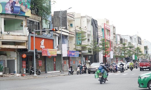Gần 100 ngôi nhà ở giửa trung tâm TP.Đà Nẵng bị tháo dỡ vì liên quan đến sai phạm của Tập đoàn Thiên Thanh. Ảnh: Thùy Trang