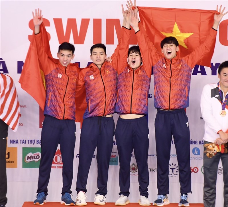 Hoàng Quý Phước vượt Schooling cùng tuyển bơi Việt Nam giành HCV lịch sử