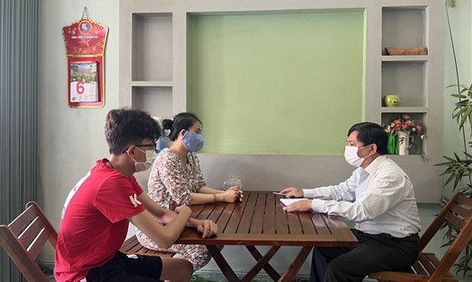 Hiệu trưởng Trường THCS Hùng Vương làm việc với phụ huynh học sinh bị cô giáo đánh.