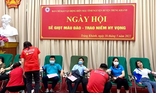 Hàng trăm đoàn viên, người lao động huyện Trùng Khánh, Cao Bằng hưởng ứng hiến máu tình nguyện. Ảnh: ĐVCC.