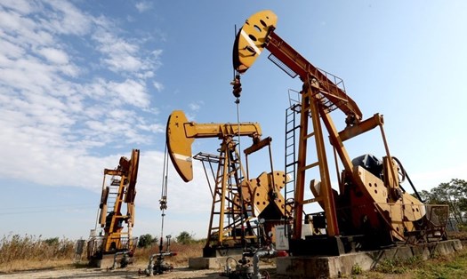 Giá dầu liên tục biến động theo diễn biến tin tức trên thị trường. Ảnh: CNBC.
