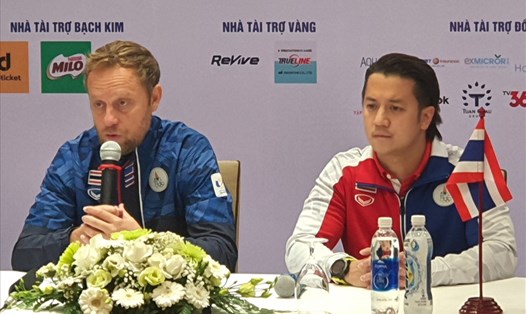 Huấn luyện viên trưởng U23 Thái Lan Alexandre Polking trả lời họp báo trước trận bán kết gặp U23 Indonesia. Ảnh: T.D
