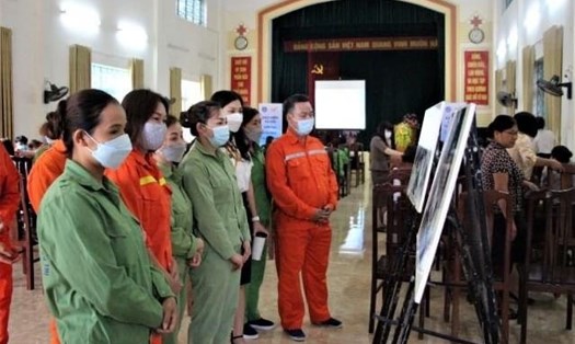 LĐLĐ tỉnh Tuyên Quang tuyên truyền chính sách BHXH, BHYT cho người lao động.