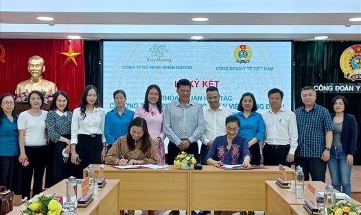 Công ty Cổ phần Triển Dương ký kết thỏa thuận hợp tác với Công đoàn Y tế Việt Nam. Ảnh: Lương Hạnh.