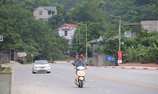 Quốc lộ 6 đoạn qua địa phận TP.Hoà Bình sẽ cấm đường trong ngày 20.3 để phục vụ SEA Games 31  . Ảnh: Khánh Linh
