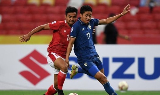 Asnawi Bahar (trái) sẽ không thể thi đấu tại vòng bán kết cho U23 Indonesia. Ảnh: CNN Indonesia