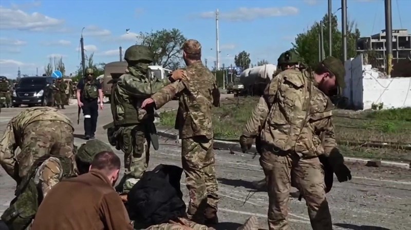 The fate of nearly 1,000 Ukrainian soldiers of the Azov battalion surrendered
