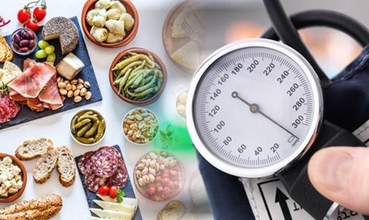 Điều chỉnh chế độ ăn uống hợp lý cũng là một cách phòng ngừa bệnh huyết áp.