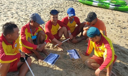 Gần 100 nhân viên cứu hộ biển Đà Nẵng túc trực dịp lễ 1.5. Ảnh: BQL
