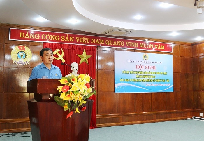 Ông Phan Xuân Quang - Chủ tịch LĐLĐ tỉnh Quảng Nam - phát biểu khai mạc hội nghị. Ảnh: Thuý Hồng
