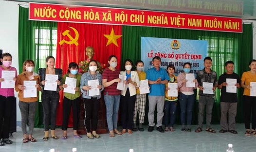 Liên đoàn Lao động tỉnh Phú Yên thành lập Công đoàn cơ sở mới với 17 đoàn viên. Ảnh: Mạnh Tuấn