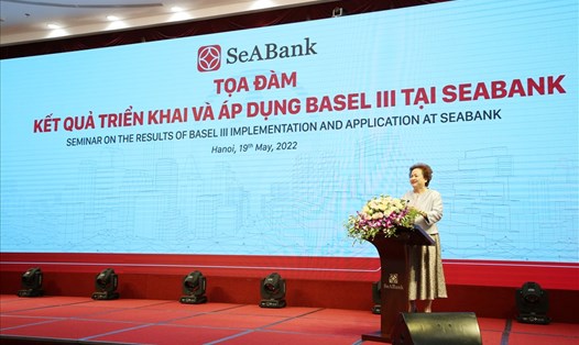 Bà Nguyễn Thị Nga - Phó Chủ tịch thường trực SeABank phát biểu tại tọa đàm. Ảnh: SeABank