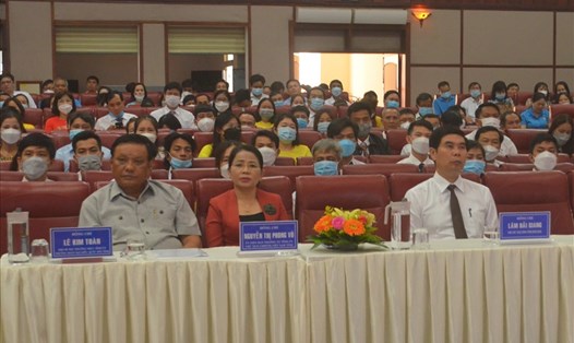 Lãnh đạo Tỉnh ủy, UBND tỉnh Bình Định dự, chia vui với 81 gương lao động xuất sắc