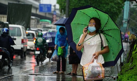 Thủ đô Hà Nội có mưa rào và dông rải rác. Ảnh minh hoạ: Tùng Giang