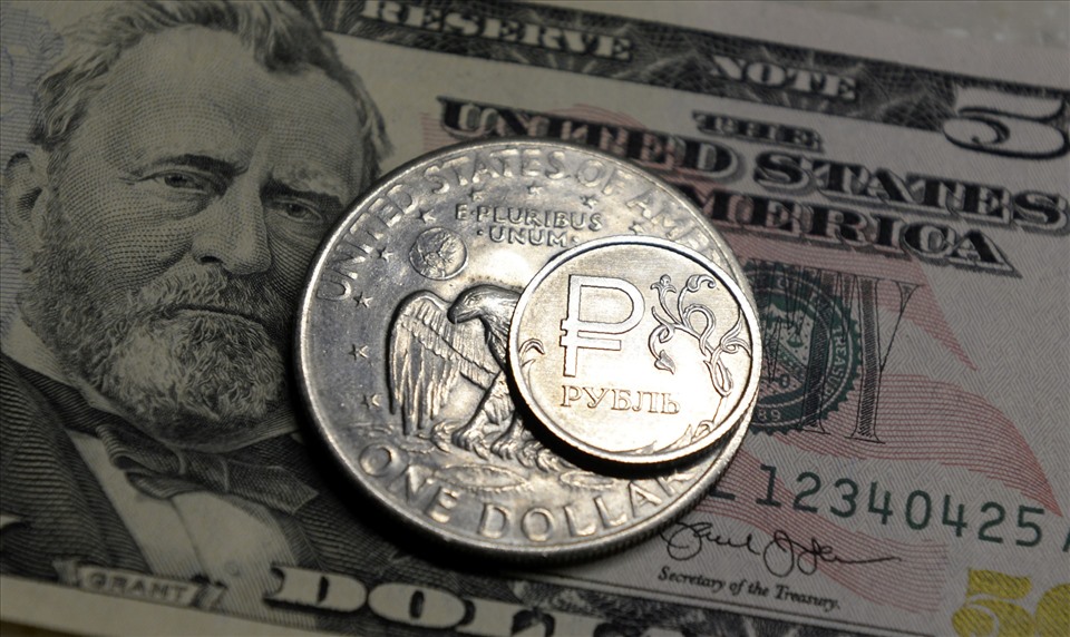 Russian ruble rose to record high against USD, euro