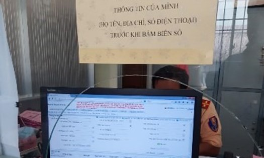 Công an 67 xã tại tỉnh Cà Mau được cấp biển số đăng ký xe máy từ ngày 21.5. Ảnh: Nhật Hồ