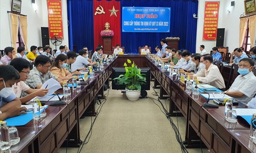 Tại cuộc họp báo Chủ tịch UBND tỉnh Bạc Liêu cho biết sẽ xem xét, đánh giá việc sáp nhập các sở thời gian qua. Ảnh: Nhật Hồ