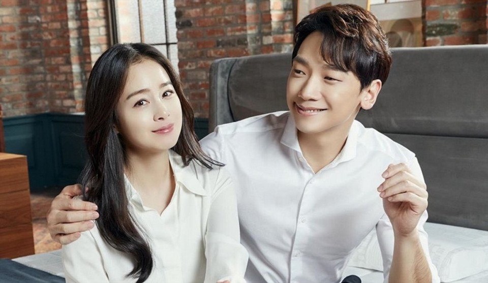 Rain và Kim Tae Hee. Ảnh chụp màn hình Rain và Kim Tae Hee. Ảnh chụp màn hình