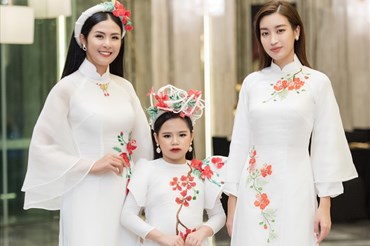 Hoàng Vân bên cạnh Hoa hậu Đỗ Mỹ Linh và Ngọc Hân. Ảnh: NVCC