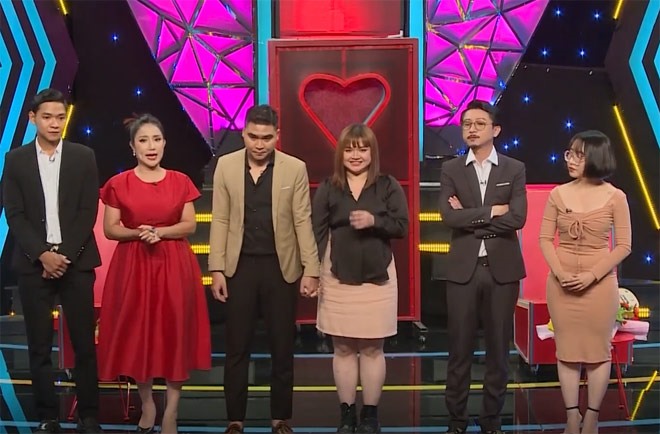 Cặp đôi ấn nút chọn tại show Cát Tường. Ảnh: MCV.