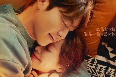 Han Ji Min - Kim Woo Bin sẽ không thể bên nhau trong Our Blues? Ảnh: Poster tvN.