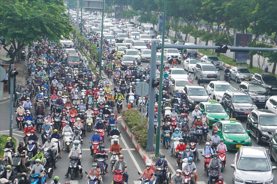 Một vụ ùn tắc trên đường Phạm Văn Đồng, đoạn gần nút giao Nguyễn Thái Sơn (quận Gò Vấp). Ảnh: Minh Quân