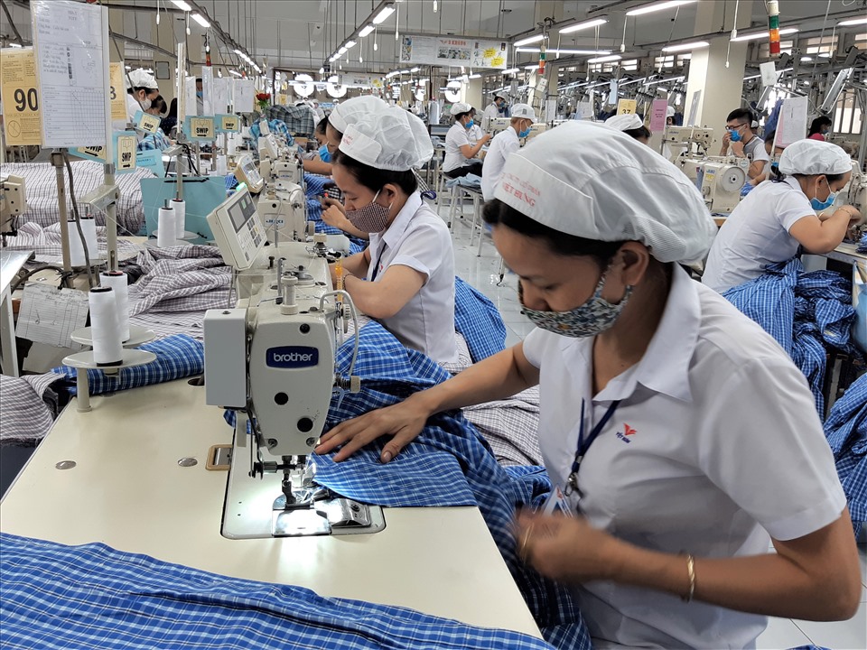 Đến nay mới có gần 12.400 công nhân đang ở trọ tại TPHCM được xác nhận 
danh sách đóng BHXH bắt buộc để hưởng hỗ trợ tiền thuê nhà theo QĐ 08. 
Ảnh: Nam Dương