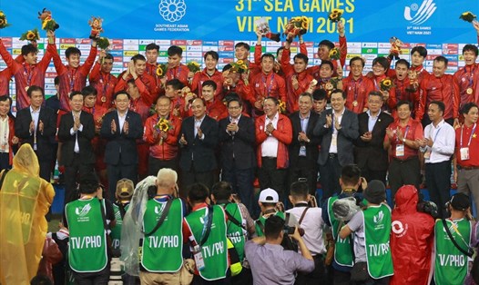 Thủ tướng Chính phủ Phạm Minh Chính cùng lãnh đạo Đảng, Nhà nước chúc mừng đội tuyển U23 Việt Nam đoạt HCV môn bóng đá nam tại SEA Games 31. Ảnh: ĐH