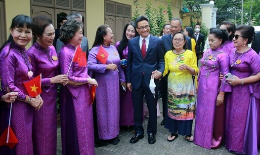 Phó Thủ tướng Vũ Đức Đam thăm Đại sứ quán Việt Nam tại Thái Lan. Ảnh: Khánh Minh