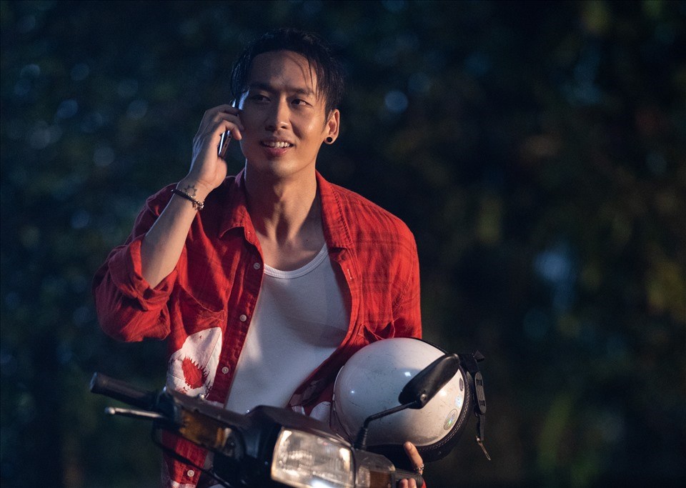 Tuấn Trần đóng vai chính trong "Tâm Lof - Lỡ va vào nhau". Ảnh: NSCC. Tuấn Trần đóng vai chính trong "Tâm Lof - Lỡ va vào nhau". Ảnh: NSCC.