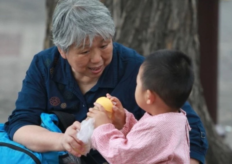 The trend of grandparents not taking care of grandchildren in China