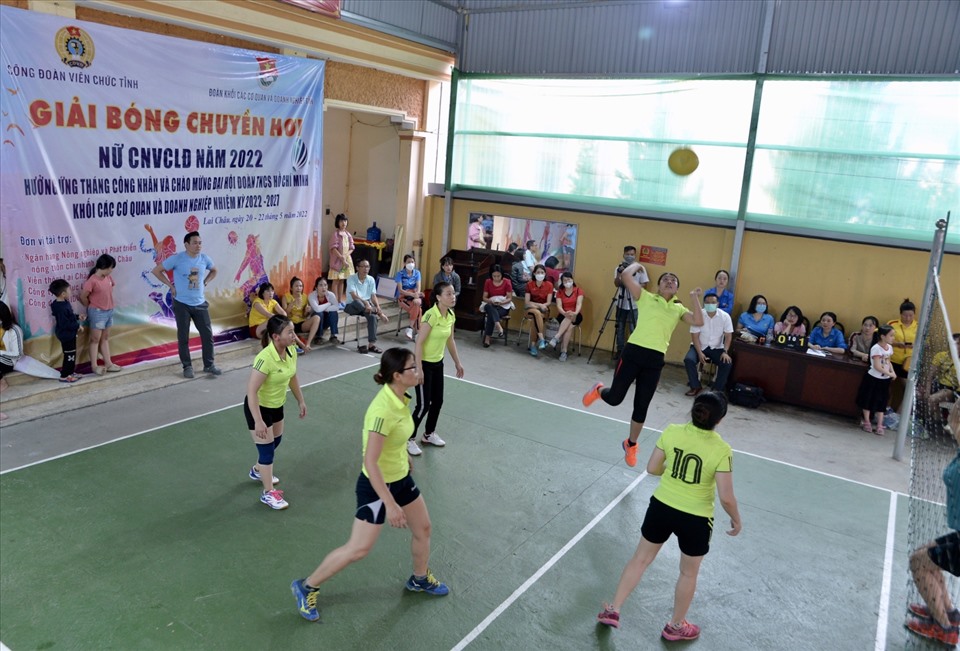 Giải bóng chuyền hơi nữ công nhân viên chức lao động tỉnh Lai Châu năm 2022.