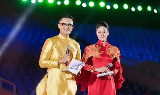 MC Phí Linh và Đức Bảo đã hoàn thành xuất sắc nhiệm vụ trong đêm khai mạc SEA Games 31. Ảnh: FBNV