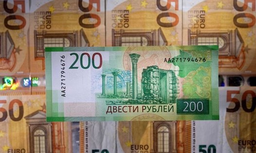 Đồng rúp Nga và đồng euro. Ảnh chụp màn hình