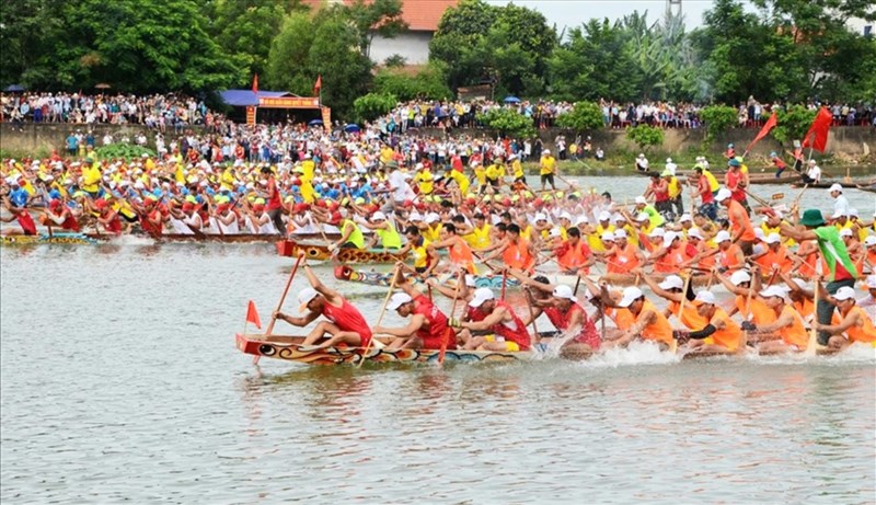 Lễ hội đua thuyền trên quê hương Đại tướng trở lại sau 2 năm vì COVID-19