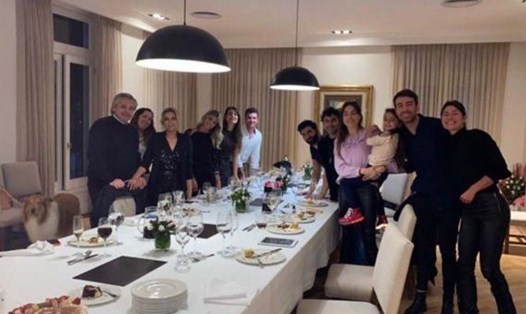 Hình ảnh bữa tiệc sinh nhật của đệ nhất phu nhân Argentina tổ chức hồi tháng 7.2020 tại Quinta de Olivos. Ảnh: Buenos Aires Times.