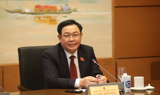 Chủ tịch Quốc hội Vương Đình Huệ phát biểu thảo luận tại tổ.